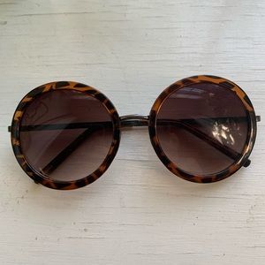 Round tortoise shell sunglasses